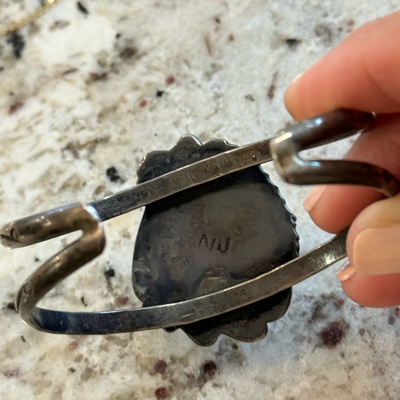 Vintage Native Nila Johnson (NJ) Malachite Sterling Silver Navajo cuff bracelet - Picture 9 of 9